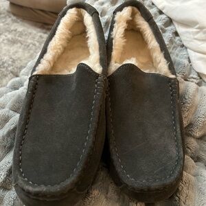 Koolaburra Men's Gray Suede Loafers